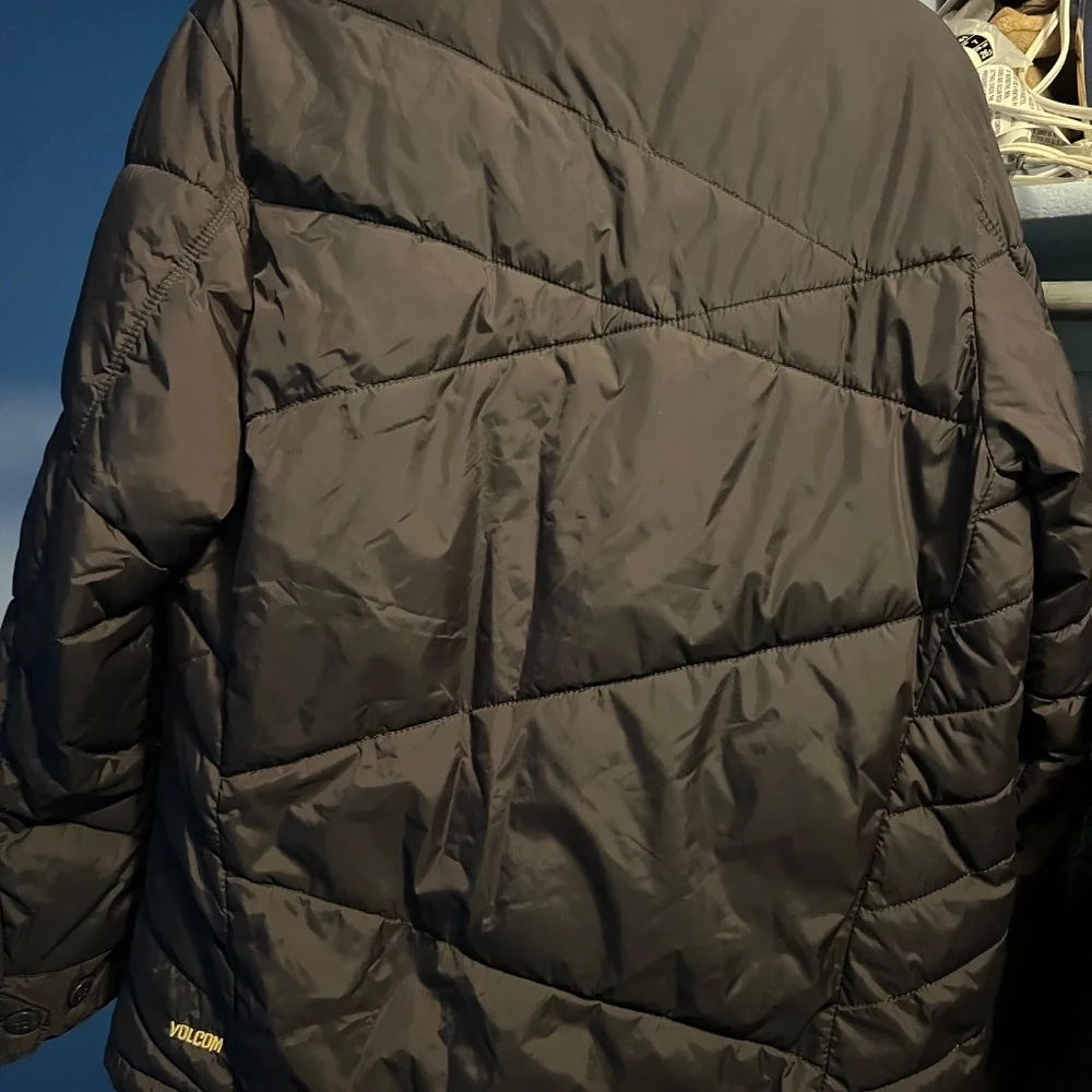 Volcom puffer jacket - Picture 2 of 5